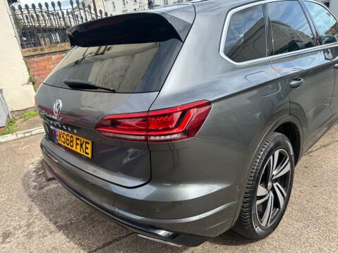 Volkswagen Touareg 3.0 TDI V6 R-Line Tech Tiptronic 4Motion Euro 6 (s/s) 5dr 50