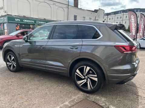 Volkswagen Touareg 3.0 TDI V6 R-Line Tech Tiptronic 4Motion Euro 6 (s/s) 5dr 59