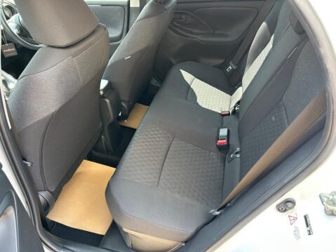 Toyota Yaris 1.5 VVT-h Design E-CVT Euro 6 (s/s) 5dr 7