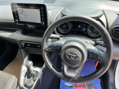 Toyota Yaris 1.5 VVT-h Design E-CVT Euro 6 (s/s) 5dr 8