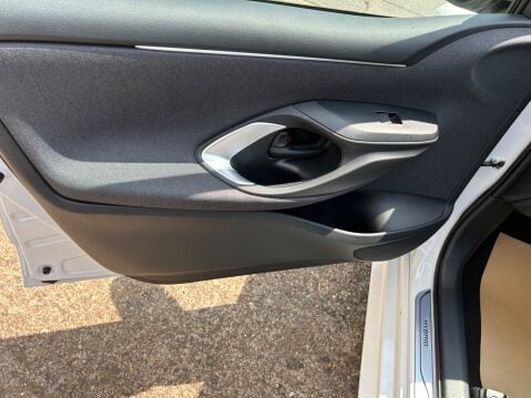 Toyota Yaris 1.5 VVT-h Design E-CVT Euro 6 (s/s) 5dr 21