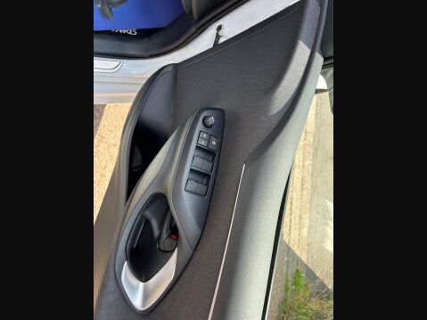 Toyota Yaris 1.5 VVT-h Design E-CVT Euro 6 (s/s) 5dr 22