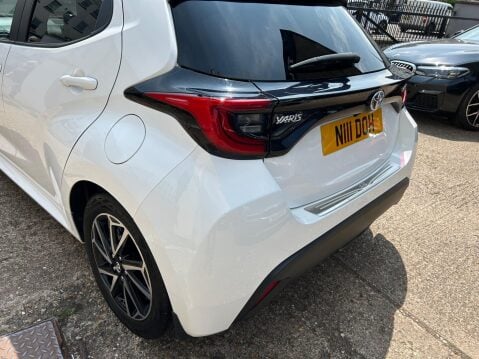 Toyota Yaris 1.5 VVT-h Design E-CVT Euro 6 (s/s) 5dr 28