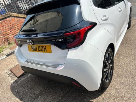 Toyota Yaris 1.5 VVT-h Design E-CVT Euro 6 (s/s) 5dr 29