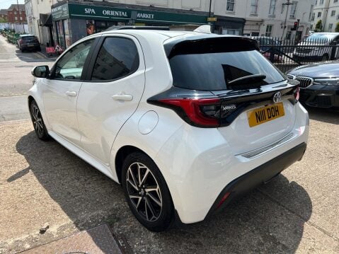 Toyota Yaris 1.5 VVT-h Design E-CVT Euro 6 (s/s) 5dr 39