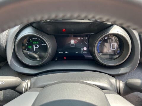 Toyota Yaris 1.5 VVT-h Design E-CVT Euro 6 (s/s) 5dr 9