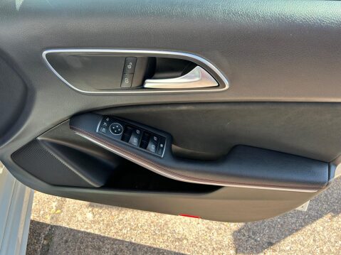 Mercedes-Benz A Class 1.5 A180d AMG Line (Premium) 7G-DCT Euro 6 (s/s) 5dr 27