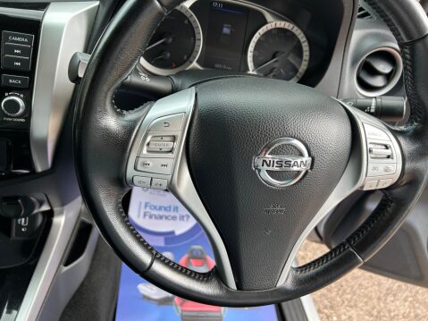 Nissan Navara 2.3 dCi Tekna Auto 4WD Euro 6 4dr 19