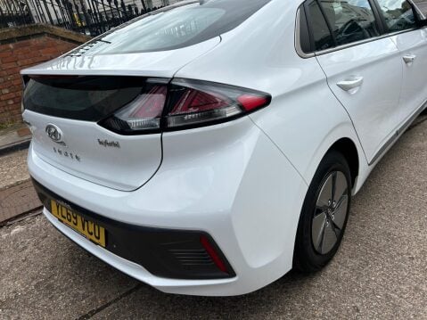 Hyundai IONIQ 1.6 h-GDi Premium DCT Euro 6 (s/s) 5dr 33
