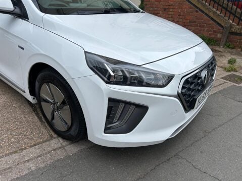 Hyundai IONIQ 1.6 h-GDi Premium DCT Euro 6 (s/s) 5dr 37