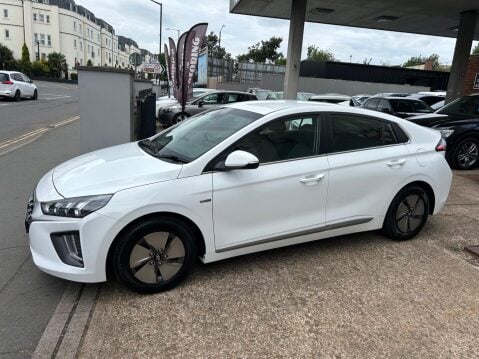 Hyundai IONIQ 1.6 h-GDi Premium DCT Euro 6 (s/s) 5dr 40