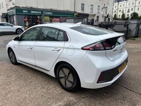 Hyundai IONIQ 1.6 h-GDi Premium DCT Euro 6 (s/s) 5dr 42