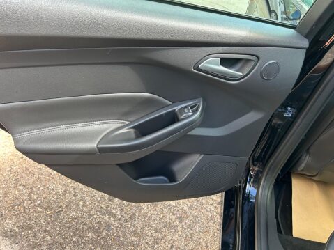 Ford Focus 2.0 TDCi ST-3 Euro 6 (s/s) 5dr 28
