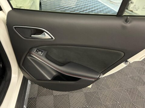 Mercedes-Benz GLA 1.6 GLA200 AMG Line (Executive) 7G-DCT Euro 6 (s/s) 5dr 31
