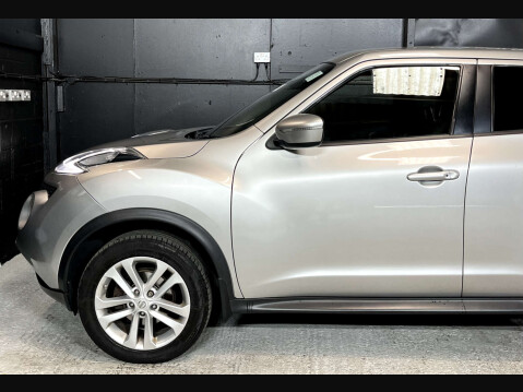 Nissan Juke 1.6 Juke N-Connecta CVT 5dr 17