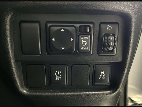 Nissan Juke 1.6 Juke N-Connecta CVT 5dr 27