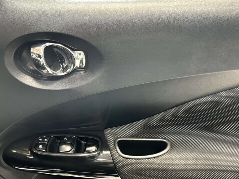 Nissan Juke 1.6 Juke N-Connecta CVT 5dr 28