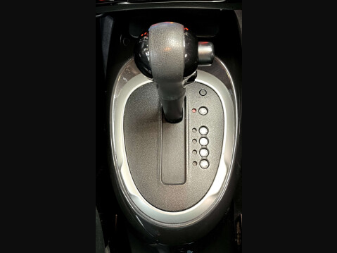 Nissan Juke 1.6 Juke N-Connecta CVT 5dr 29