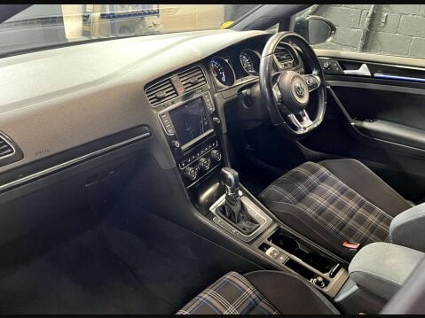 Volkswagen Golf 1.4 Golf GTE Semi-Auto 5dr 29