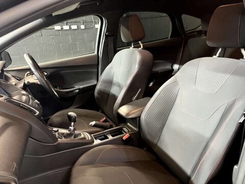 Ford Focus 1.0 Focus ST-Line X 5dr 36