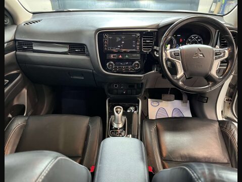 Mitsubishi Outlander 2.0 Outlander GX 4h PHEV Semi-Auto 4WD 5dr 29