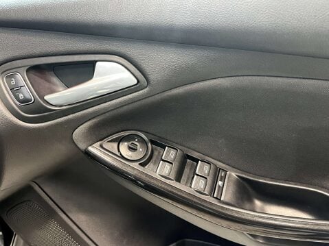 Ford Focus 1.0 Focus Titanium 5dr 28
