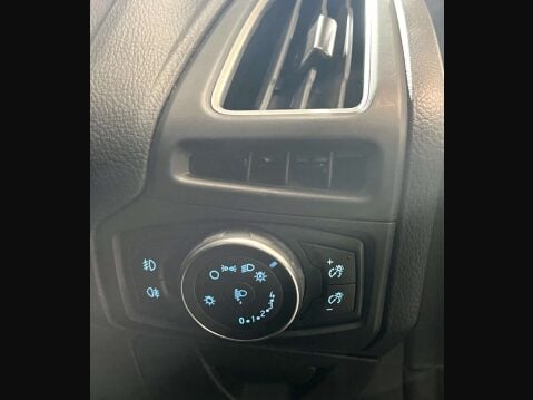 Ford Focus 1.0 Focus Titanium 5dr 35