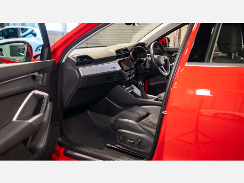 Audi Q3 1.5 Q3 Sport 35 TFSI Semi-Auto 5dr 17