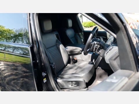 Land Rover Discovery 3.0 Discovery R-Dynamic SE D MHEV Auto 4WD 7