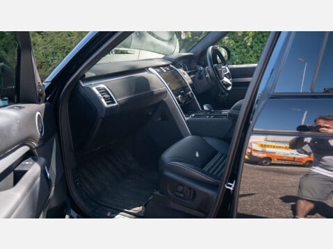 Land Rover Discovery 3.0 Discovery R-Dynamic SE D MHEV Auto 4WD 12