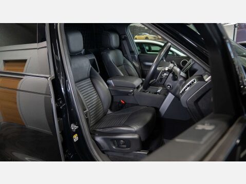 Land Rover Discovery 3.0 Discovery R-Dynamic SE D MHEV Auto 4WD 7
