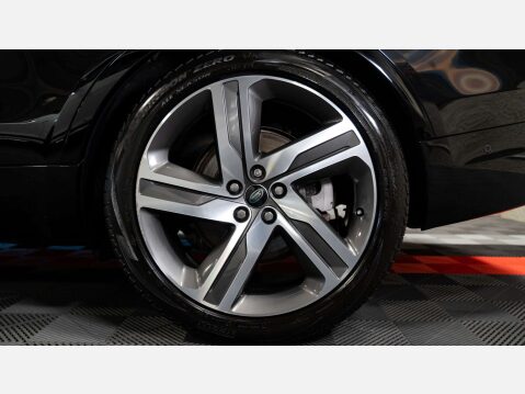 Land Rover Discovery 3.0 Discovery R-Dynamic SE D MHEV Auto 4WD 28