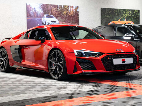 Audi R8 5.2 R8 Performance V10 Quattro Semi-Auto 4WD 2dr 5
