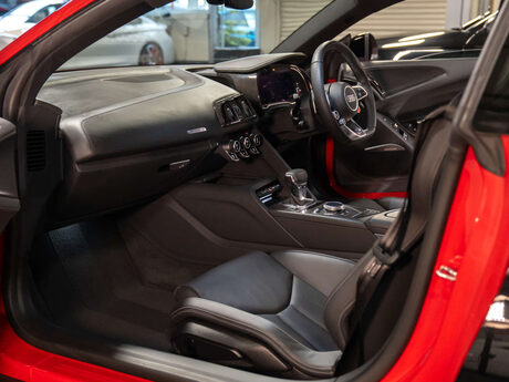 Audi R8 5.2 R8 Performance V10 Quattro Semi-Auto 4WD 2dr 19