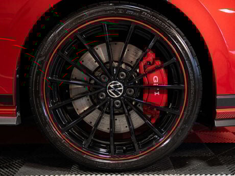 Volkswagen Golf 2.0 Golf Clubsport GTi TSi Semi-Auto 5dr 31