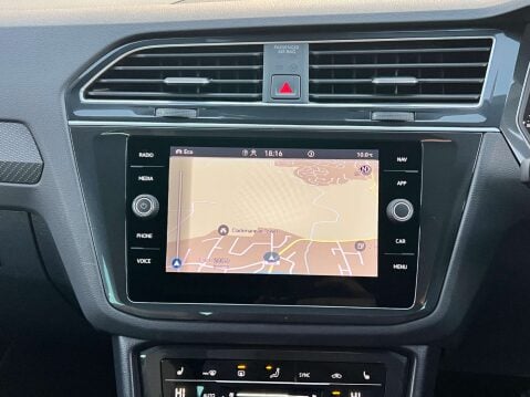 Volkswagen Tiguan 2.0 Tiguan R-Line TSi 4Motion Semi-Auto 4WD 5dr 24