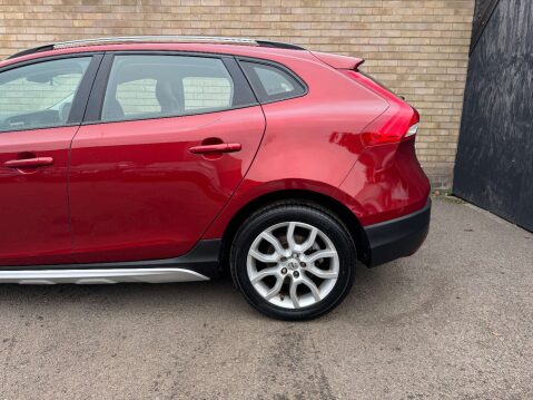 Volvo V40 2.0 V40 Cross Country Professional D2 5dr 17