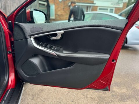Volvo V40 2.0 V40 Cross Country Professional D2 5dr 34