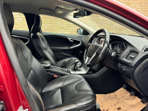 Volvo V40 2.0 V40 Cross Country Professional D2 5dr 37