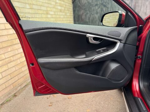 Volvo V40 2.0 V40 Cross Country Professional D2 5dr 61