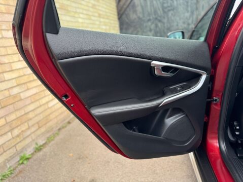 Volvo V40 2.0 V40 Cross Country Professional D2 5dr 67