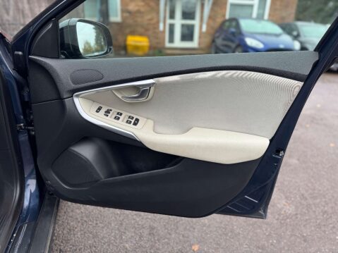 Volvo V40 1.6 V40 Cross Country SE D2 5dr 37