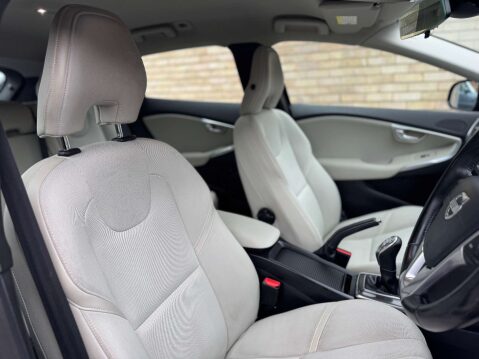 Volvo V40 1.6 V40 Cross Country SE D2 5dr 42