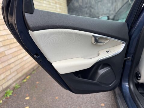 Volvo V40 1.6 V40 Cross Country SE D2 5dr 75