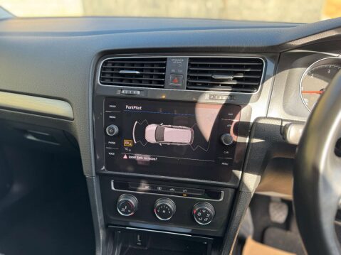 Volkswagen Golf 2.0 Golf SE Nav TDI BlueMotion Technology 5dr 54