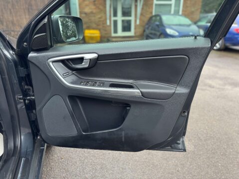 Volvo XC60 2.4 XC60 SE Luxury Nav D5 AWD 4WD 5dr 40