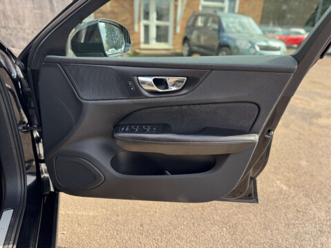 Volvo V60 2.0 V60 Momentum D3 5dr 37