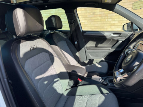 Volkswagen Tiguan 2.0 Tiguan R-Line TDI 4Motion Semi-Auto 4WD 5dr 42