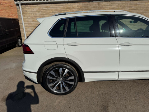 Volkswagen Tiguan 2.0 Tiguan R-Line TDI 4Motion Semi-Auto 4WD 5dr 32
