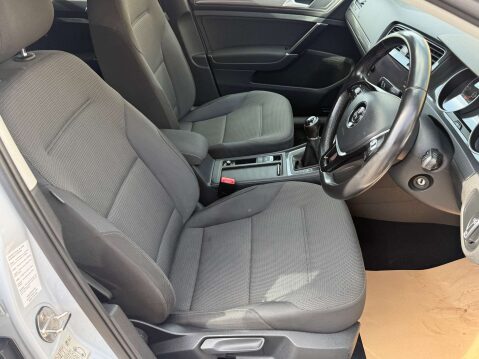 Volkswagen Golf 1.6 Golf SE TDI BlueMotion Technology 5dr 17